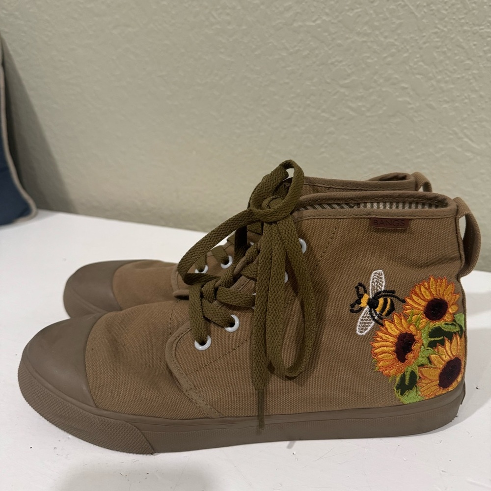 Bangs Shoes Olive Green High-Top Sneaker Shoes with Sunflower and Bee Embroidery